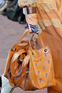 Details Chloé Fall 2018 Ready-to-Wear , Детали коллекции Хлоя осень зима 2018 , Fashion show , неделя моды в Париже , PFW , Paris Fashion Week , Mainstyles